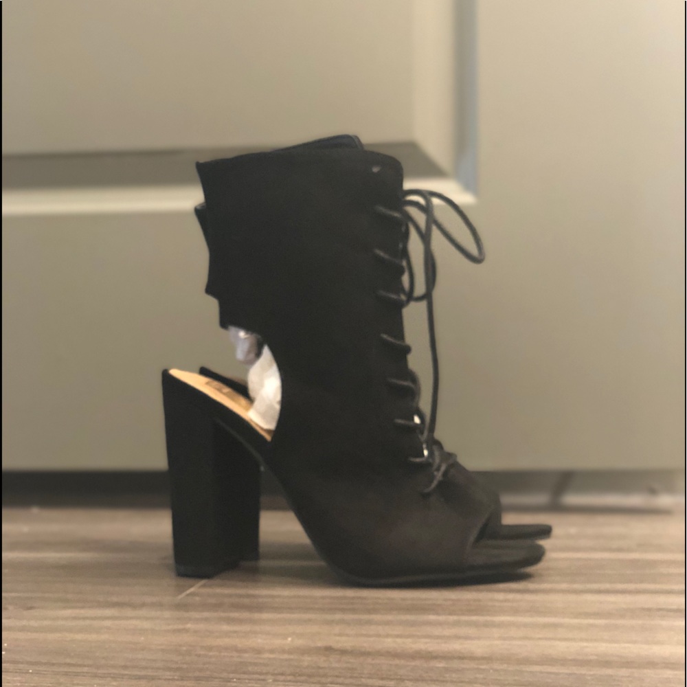 🚨SOLD‼️‼️🚨 FRH Open Toe Lace Up Booties